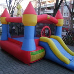 Hüpfspaß für ca.2-3 Kinder im Alter von 1-3 Jahren